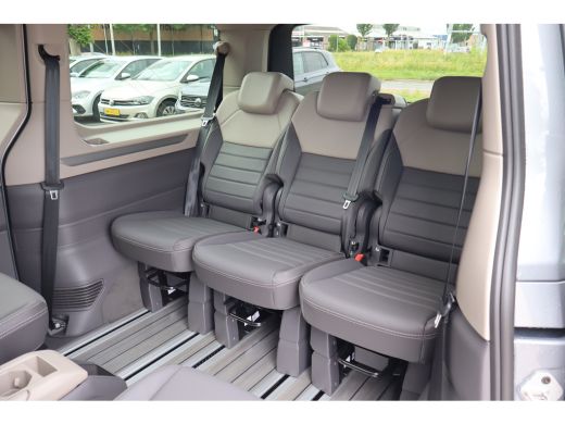 Volkswagen Multivan eHybrid 4MOTION L2 | Bulli | Leder | Glazen Dak | Vis-a-Vis | Houtlook Vloer | 4-Seizoenen Banden ActivLease financial lease