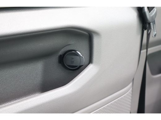 Volkswagen Multivan eHybrid 4MOTION L2 | Bulli | Leder | Glazen Dak | Vis-a-Vis | Houtlook Vloer | 4-Seizoenen Banden ActivLease financial lease