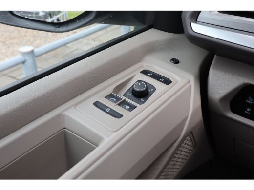 Volkswagen Multivan eHybrid 4MOTION L2 | Bulli | Leder | Glazen Dak | Vis-a-Vis | Houtlook Vloer | 4-Seizoenen Banden ActivLease financial lease