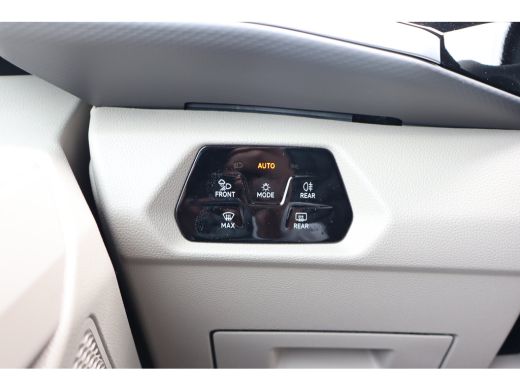 Volkswagen Multivan eHybrid 4MOTION L2 | Bulli | Leder | Glazen Dak | Vis-a-Vis | Houtlook Vloer | 4-Seizoenen Banden ActivLease financial lease