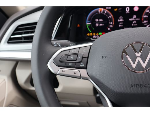 Volkswagen Multivan eHybrid 4MOTION L2 | Bulli | Leder | Glazen Dak | Vis-a-Vis | Houtlook Vloer | 4-Seizoenen Banden ActivLease financial lease