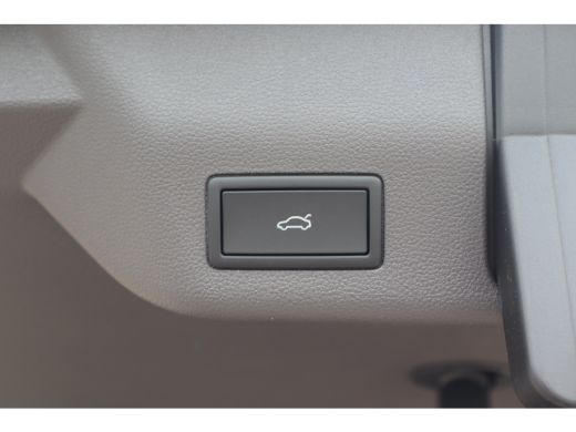 Volkswagen Multivan eHybrid 4MOTION L2 | Bulli | Leder | Glazen Dak | Vis-a-Vis | Houtlook Vloer | 4-Seizoenen Banden ActivLease financial lease