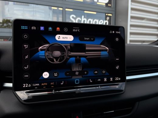 Volkswagen T-Roc 1.5 eTsi 150 pk R-Line First Edition | Trekhaak | Apple Carplay | A-uitrijcamera | Climatronic | ... ActivLease financial lease