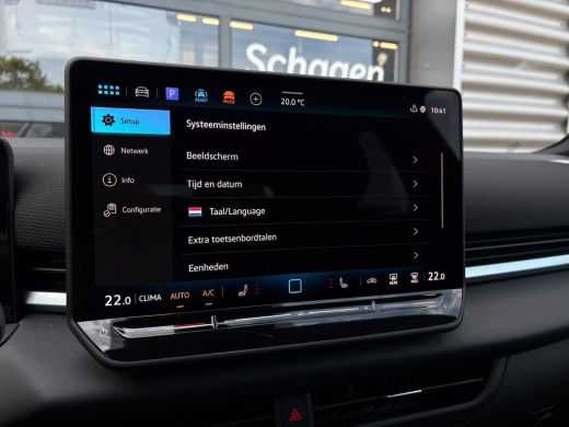 Volkswagen T-Roc 1.5 eTsi 150 pk R-Line First Edition | Trekhaak | Apple Carplay | A-uitrijcamera | Climatronic | ... ActivLease financial lease