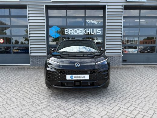 Volkswagen T-Roc 1.5 eTsi 150 pk R-Line First Edition | Trekhaak | Apple Carplay | A-uitrijcamera | Climatronic | ... ActivLease financial lease