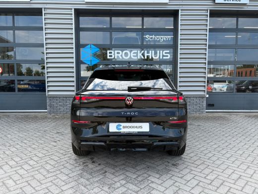 Volkswagen T-Roc 1.5 eTsi 150 pk R-Line First Edition | Trekhaak | Apple Carplay | A-uitrijcamera | Climatronic | ... ActivLease financial lease