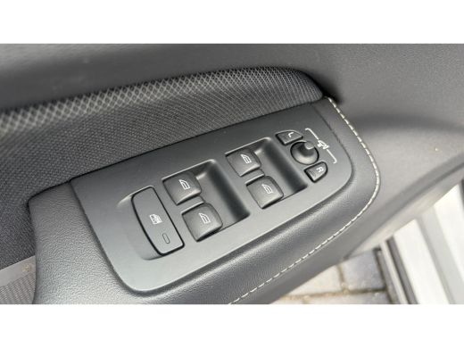 Volvo  S60 2.0 B4 197PK R-DESIGN AUTOMAAT / NAVI / LEDER / CLIMA / FULL-LED / 18" LMV / KEYLESS  / ADAPT. CR... ActivLease financial lease