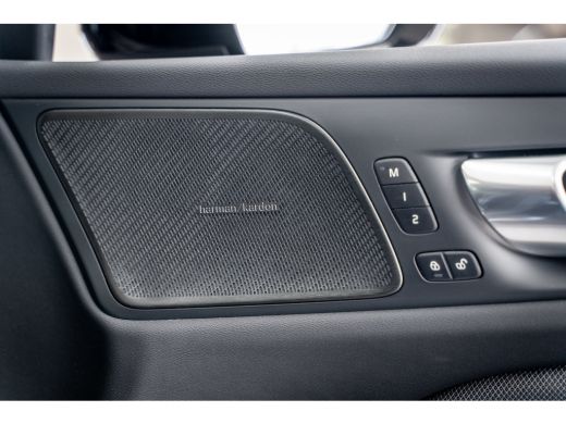 Volvo  V60 Vovo T8 455PK AWD Plus Dark | Panoramadak | 360&deg; | Contourstoelen | Trekhaak ActivLease financial lease