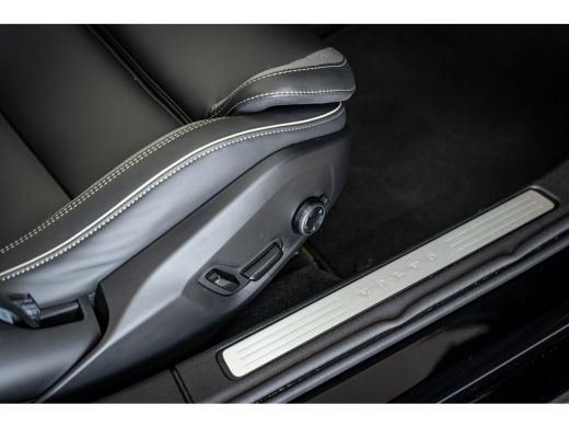 Volvo  V60 Vovo T8 455PK AWD Plus Dark | Panoramadak | 360&deg; | Contourstoelen | Trekhaak ActivLease financial lease