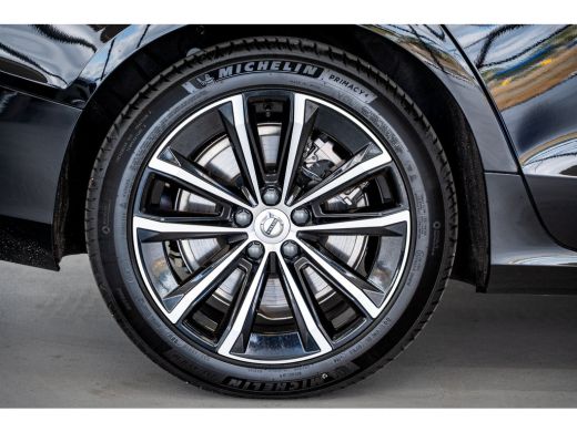 Volvo  V60 Vovo T8 455PK AWD Plus Dark | Panoramadak | 360&deg; | Contourstoelen | Trekhaak ActivLease financial lease