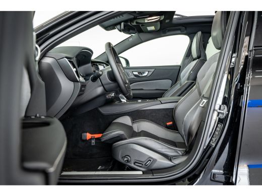Volvo  V60 Vovo T8 455PK AWD Plus Dark | Panoramadak | 360&deg; | Contourstoelen | Trekhaak ActivLease financial lease