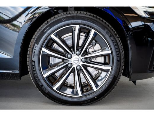 Volvo  V60 Vovo T8 455PK AWD Plus Dark | Panoramadak | 360&deg; | Contourstoelen | Trekhaak ActivLease financial lease