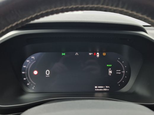 Volvo  XC40 Recharge P8 AWD R-Design SOH 92,54% | Trekhaak wegklapbaar | Panoramadak | elektr. achterklep | 3... ActivLease financial lease