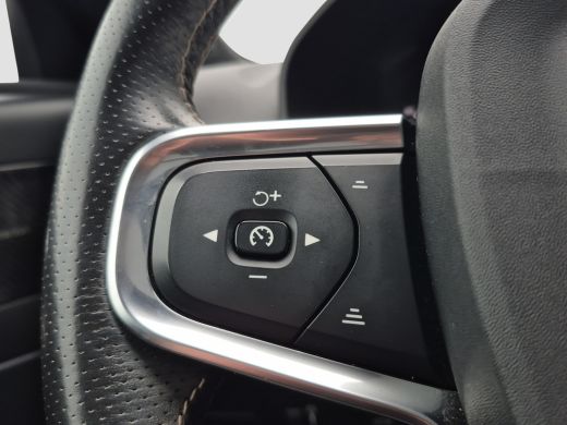 Volvo  XC40 Recharge P8 AWD R-Design SOH 92,54% | Trekhaak wegklapbaar | Panoramadak | elektr. achterklep | 3... ActivLease financial lease
