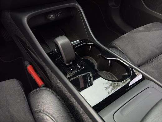 Volvo  XC40 Recharge Plus 70 kWh | BLIS | Camera | Stoel + Stuur Verwarming | Keyless Start / Entry | Trekhaak | ActivLease financial lease
