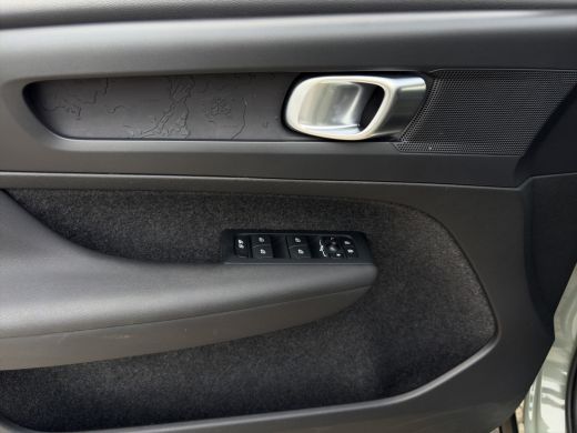 Volvo  XC40 Recharge Plus 70 kWh | BLIS | Camera | Stoel + Stuur Verwarming | Keyless Start / Entry | Trekhaak | ActivLease financial lease