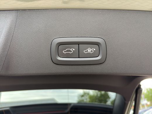 Volvo  XC40 Recharge Plus 70 kWh | BLIS | Camera | Stoel + Stuur Verwarming | Keyless Start / Entry | Trekhaak | ActivLease financial lease