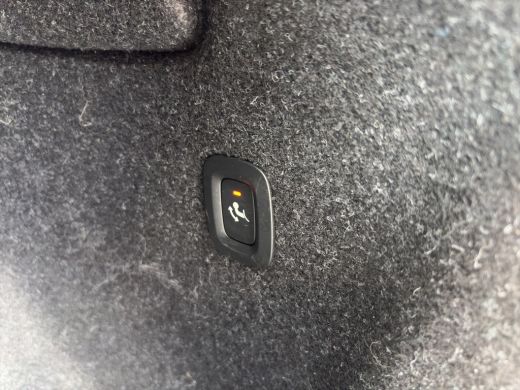 Volvo  XC40 Recharge Plus 70 kWh | BLIS | Camera | Stoel + Stuur Verwarming | Keyless Start / Entry | Trekhaak | ActivLease financial lease