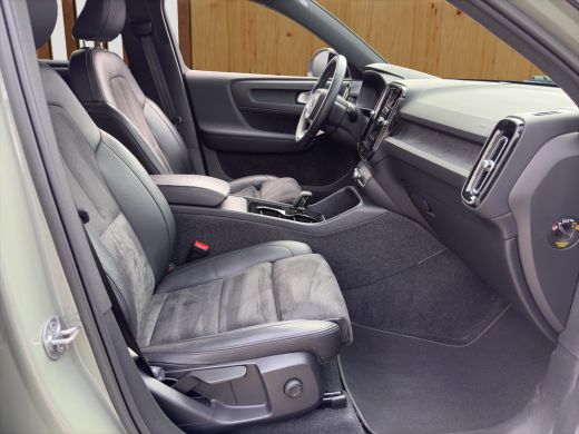Volvo  XC40 Recharge Plus 70 kWh | BLIS | Camera | Stoel + Stuur Verwarming | Keyless Start / Entry | Trekhaak | ActivLease financial lease