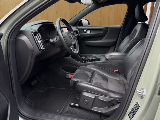Volvo  XC40 Recharge Plus 70 kWh | BLIS | Camera | Stoel + Stuur Verwarming | Keyless Start / Entry | Trekhaak | ActivLease financial lease