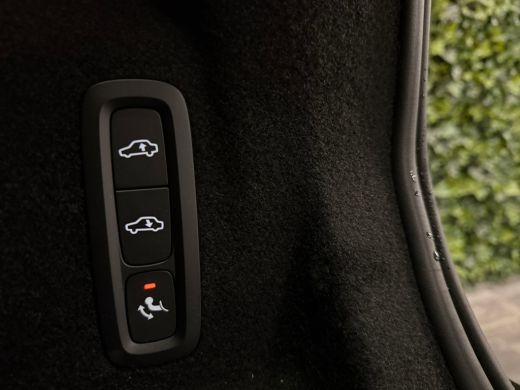 Volvo  XC60 T6 AWD Recharge Ultra Black Edition | Luchtvering | Trekhaak | 360 Camera | Head-Up Display | Har... ActivLease financial lease