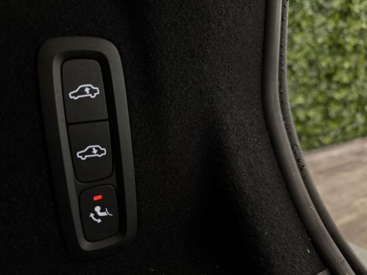 Volvo  XC60 T8 AWD Recharge Ultra Dark | Luchtvering | Trekhaak | 360&deg; Camera | 455pk | Head-Up Display | Har... ActivLease financial lease