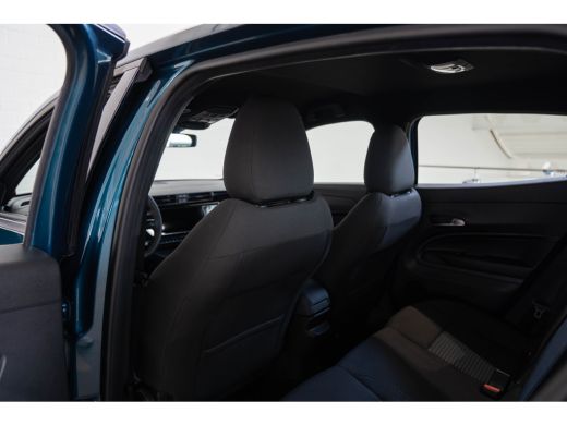 Alfa Romeo Junior Elettrica 54 KWH | SOH 95% | Apple Carplay & Android Auto | Parkeesensoren | Keyless | Climate Co... ActivLease financial lease