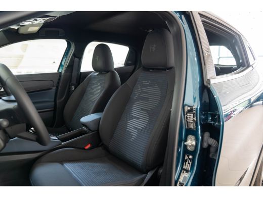 Alfa Romeo Junior Elettrica 54 KWH | SOH 95% | Apple Carplay & Android Auto | Parkeesensoren | Keyless | Climate Co... ActivLease financial lease