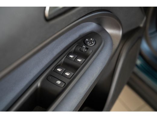 Alfa Romeo Junior Elettrica 54 KWH | SOH 95% | Apple Carplay & Android Auto | Parkeesensoren | Keyless | Climate Co... ActivLease financial lease