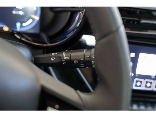 Alfa Romeo Junior Elettrica 54 KWH | SOH 95% | Apple Carplay & Android Auto | Parkeesensoren | Keyless | Climate Co... ActivLease financial lease