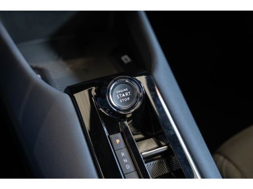 Alfa Romeo Junior Elettrica 54 KWH | SOH 95% | Apple Carplay & Android Auto | Parkeesensoren | Keyless | Climate Co... ActivLease financial lease
