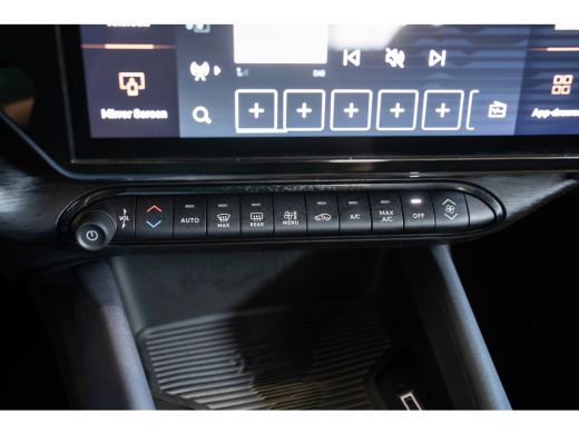 Alfa Romeo Junior Elettrica 54 KWH | SOH 95% | Apple Carplay & Android Auto | Parkeesensoren | Keyless | Climate Co... ActivLease financial lease