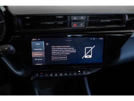 Alfa Romeo Junior Elettrica 54 KWH | SOH 95% | Apple Carplay & Android Auto | Parkeesensoren | Keyless | Climate Co... ActivLease financial lease