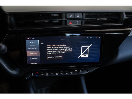Alfa Romeo Junior Elettrica 54 KWH | SOH 95% | Apple Carplay & Android Auto | Parkeesensoren | Keyless | Climate Co... ActivLease financial lease