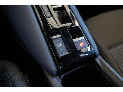 Alfa Romeo Junior Elettrica 54 KWH | SOH 95% | Apple Carplay & Android Auto | Parkeesensoren | Keyless | Climate Co... ActivLease financial lease