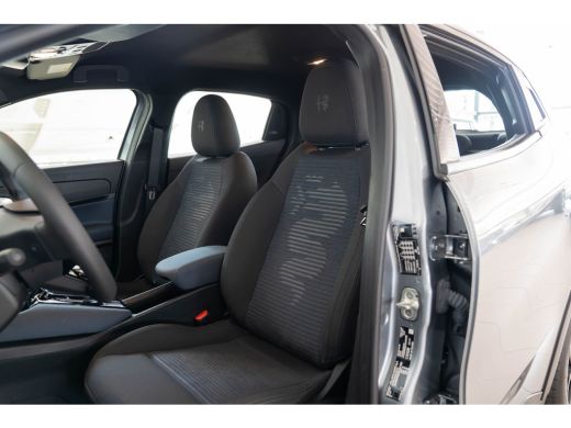 Alfa Romeo Junior Elettrica 54 kWh | SOH 95% | Apple Carplay & Android Auto | Parkeesensoren | Keyless | Climate Co... ActivLease financial lease