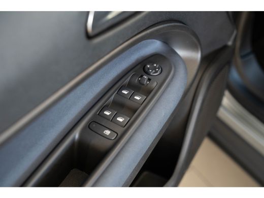 Alfa Romeo Junior Elettrica 54 kWh | SOH 95% | Apple Carplay & Android Auto | Parkeesensoren | Keyless | Climate Co... ActivLease financial lease