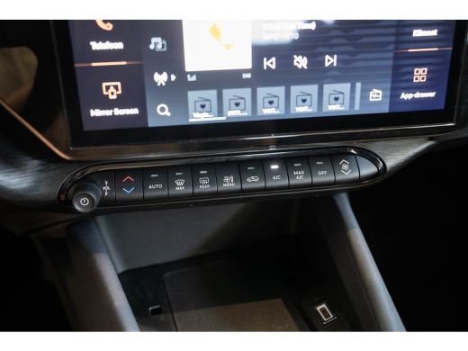 Alfa Romeo Junior Elettrica 54 kWh | SOH 95% | Apple Carplay & Android Auto | Parkeesensoren | Keyless | Climate Co... ActivLease financial lease