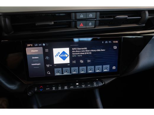 Alfa Romeo Junior Elettrica 54 kWh | SOH 95% | Apple Carplay & Android Auto | Parkeesensoren | Keyless | Climate Co... ActivLease financial lease