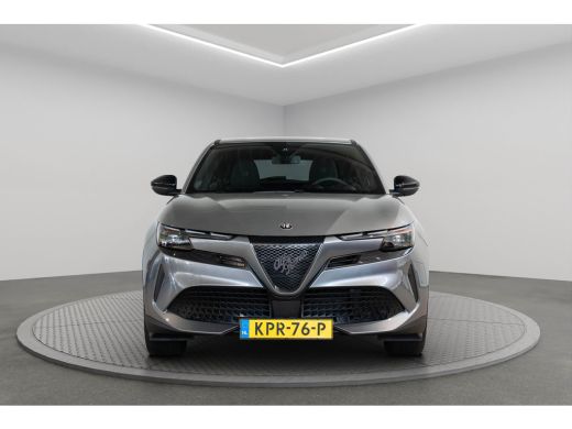 Alfa Romeo Junior Elettrica 54 kWh | SOH 95% | Apple Carplay & Android Auto | Parkeesensoren | Keyless | Climate Co... ActivLease financial lease