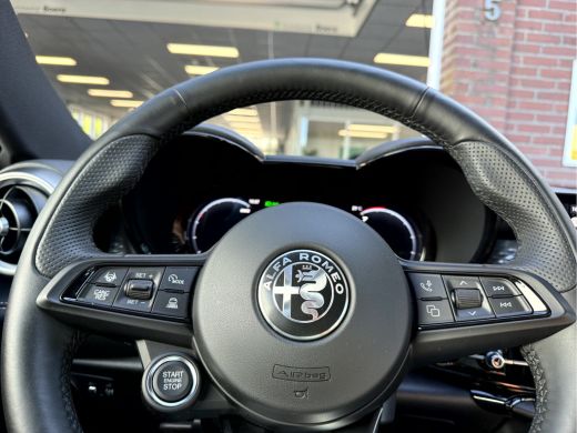 Alfa Romeo Tonale 1.5T Hybrid Edizione Business NL.Auto, Panoramadak, Trekhaak ActivLease financial lease