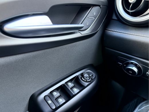 Alfa Romeo Tonale 1.5T Hybrid Edizione Business NL.Auto, Panoramadak, Trekhaak ActivLease financial lease
