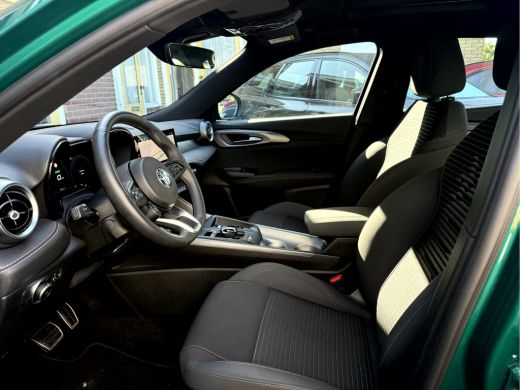 Alfa Romeo Tonale 1.5T Hybrid Edizione Business NL.Auto, Panoramadak, Trekhaak ActivLease financial lease