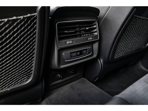 Audi Q7 60 TFSI e quattro Pro Line S Competition 462 PK | Trekhaak | Stuurverwarming | 22" velgen | Achte... ActivLease financial lease