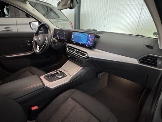 BMW 3 Serie Touring NEW 318IA 2.0 156PK AUT. NAVI/LED/PDC/CARPLAY ActivLease financial lease