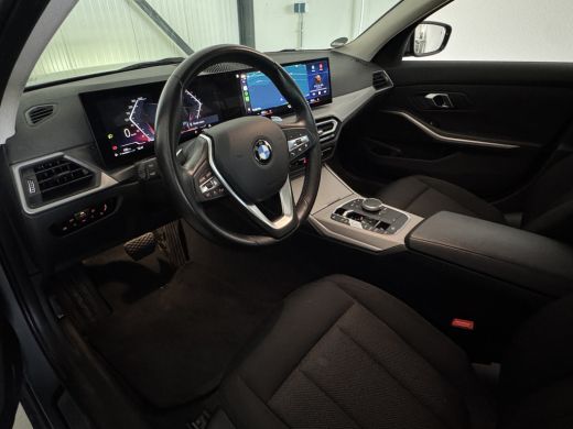 BMW 3 Serie Touring NEW 318IA 2.0 156PK AUT. NAVI/LED/PDC/CARPLAY ActivLease financial lease