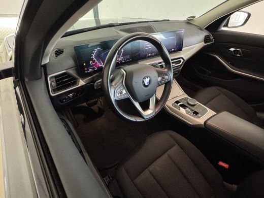 BMW 3 Serie Touring NEW 318IA 2.0 156PK AUT. NAVI/LED/PDC/CARPLAY ActivLease financial lease
