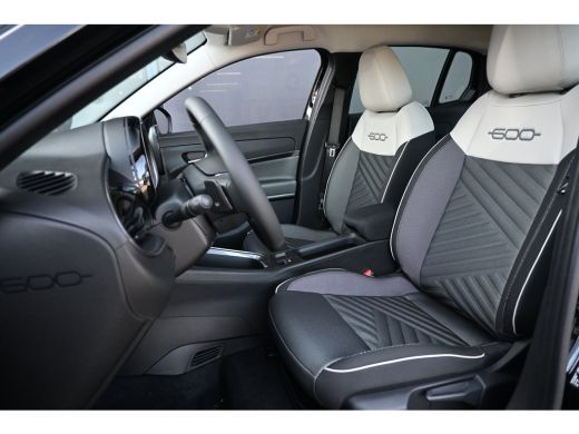 Fiat 600 1.2 Hybrid ICON 145pk VOORRAAD-ACTIE! | 8 Jaar Fabrieksgarantie | Carplay | Parkeersensoren | All... ActivLease financial lease
