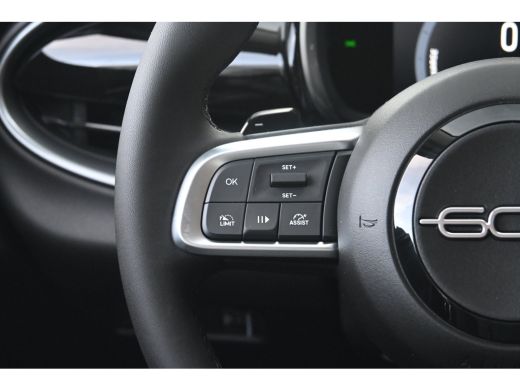 Fiat 600 1.2 Hybrid ICON 145pk VOORRAAD-ACTIE! | 8 Jaar Fabrieksgarantie | Carplay | Parkeersensoren | All... ActivLease financial lease