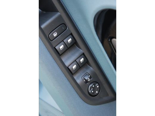 Fiat Grande Panda EV 44kWh 113 La Prima | 10,25" touchscreen navigatiesysteem | 17" lichtmetalen velgen | 6 Luidspr... ActivLease financial lease